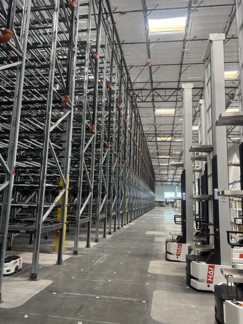 Large automated warehouse with in-rack fire sprinkler systems